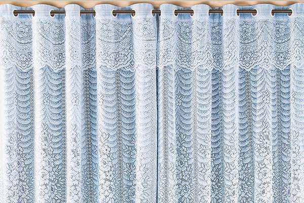 Cortina Brisa em Renda com Bandô e Forro | Corti Lester